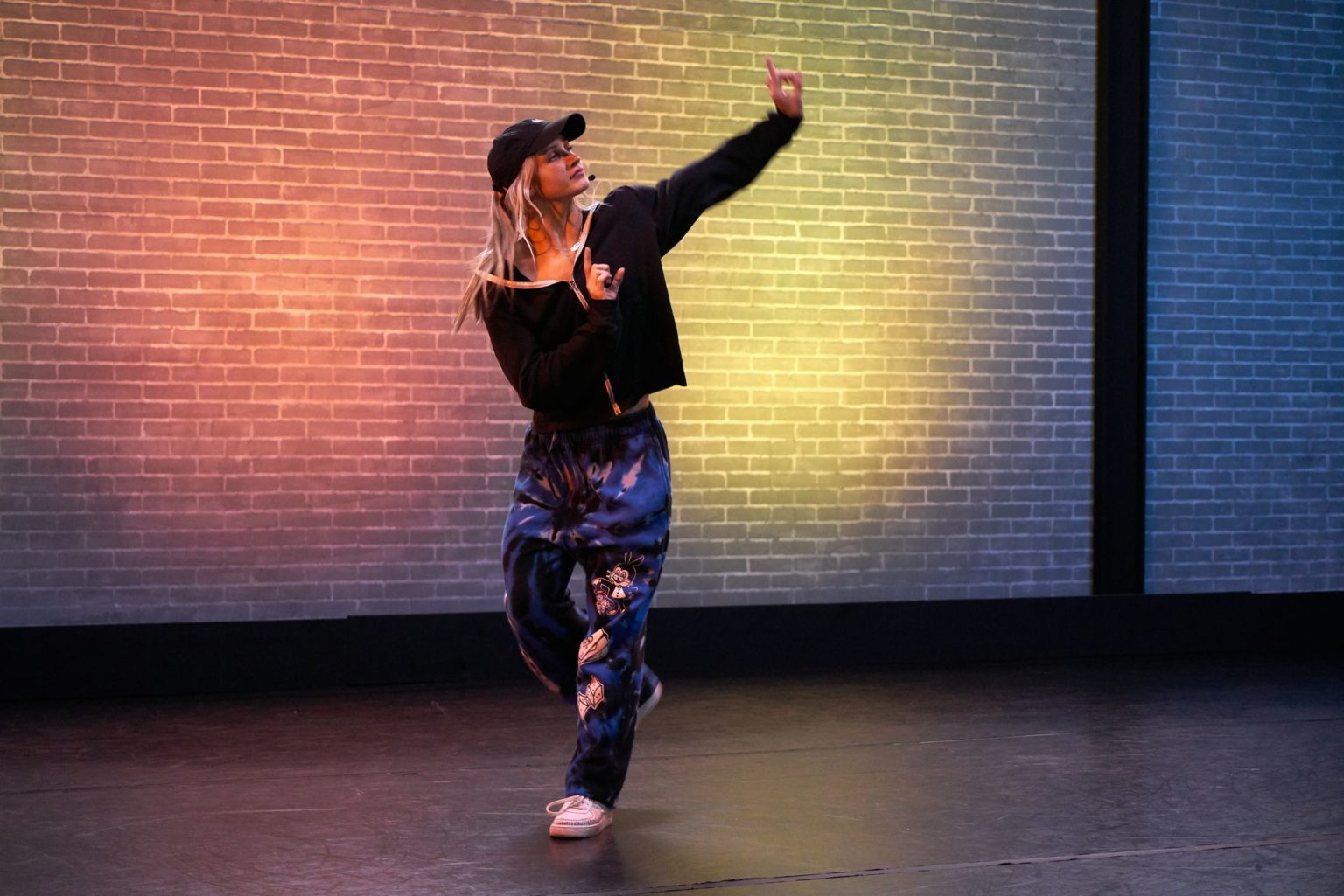 6 Basic Hip-Hop Dance Moves – CLI Studios